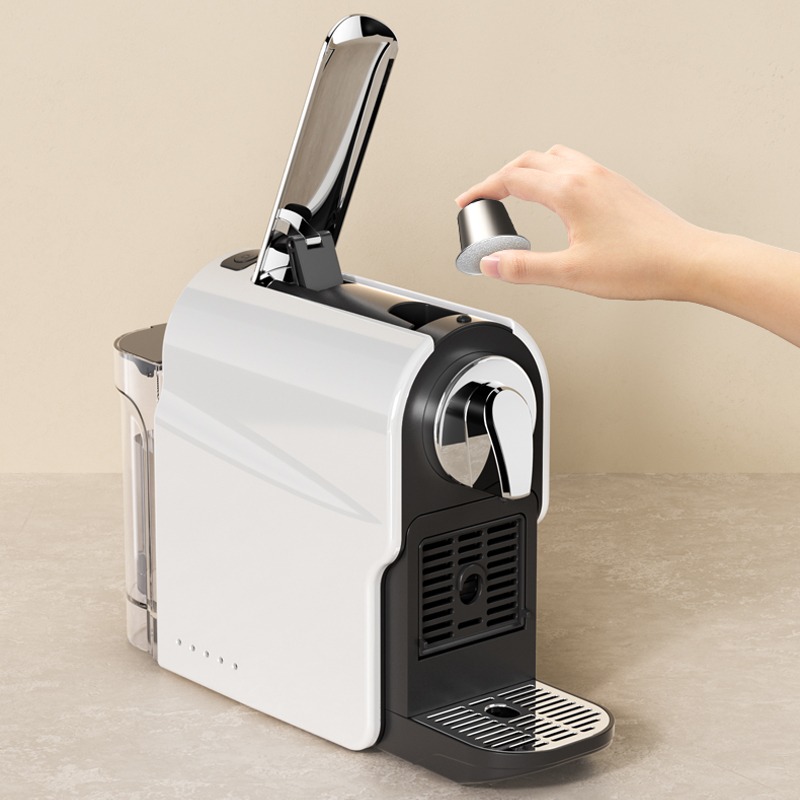 使用中的KONMO胶囊咖啡机